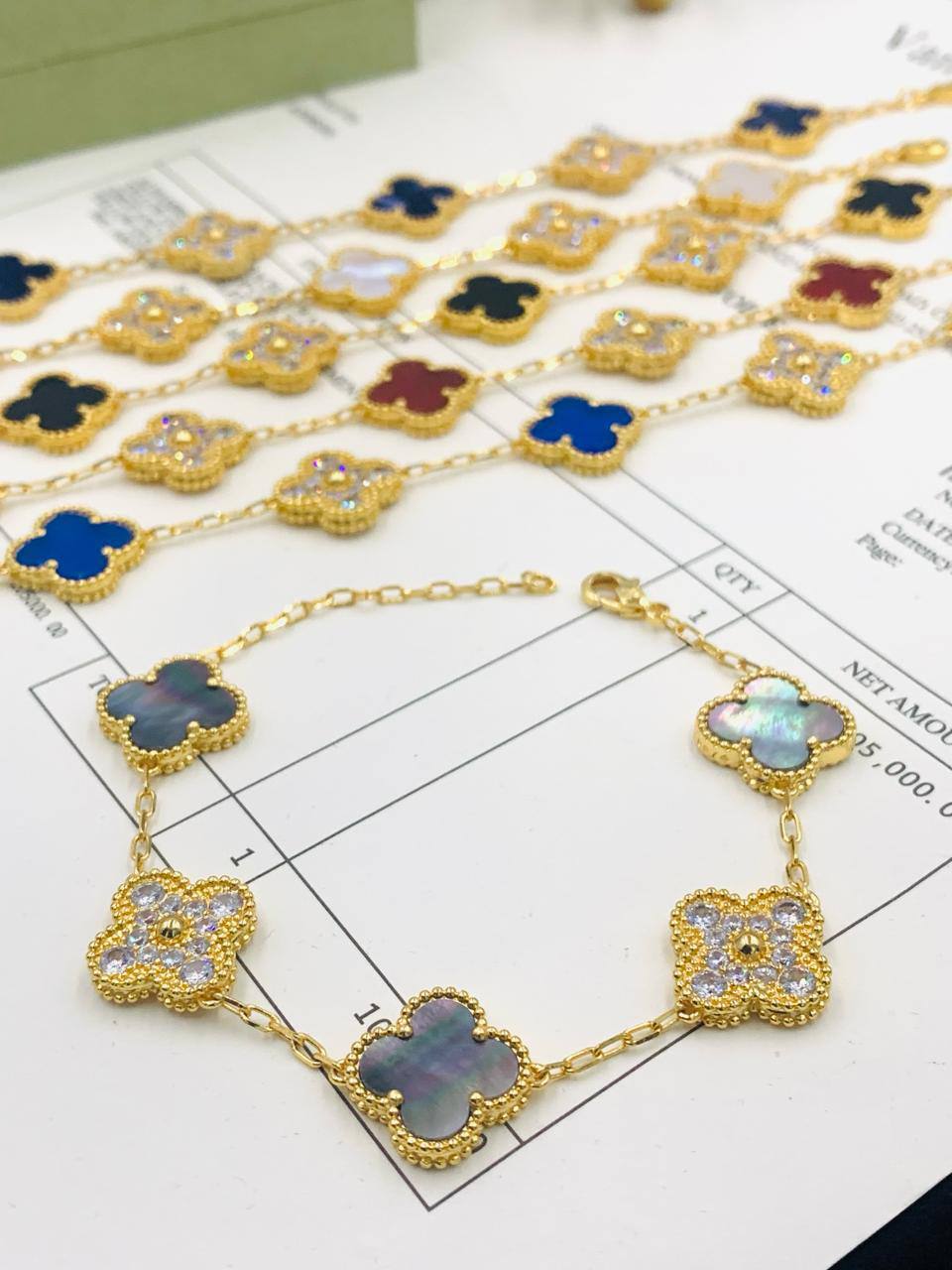 VCA BRACELET
WITH STONES
MASTER QUALITY✨💫
70 DHS🇦🇪🇦🇪
 WITH BOX AND PAPER BAG🛍️🎁

Zain89
♥️♥️♥️