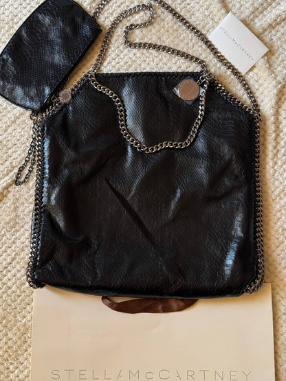 STELLA McCARTNEY
37cm
380 dhs🪙🌨️
Top quality

Zain167
♥️♥️♥️