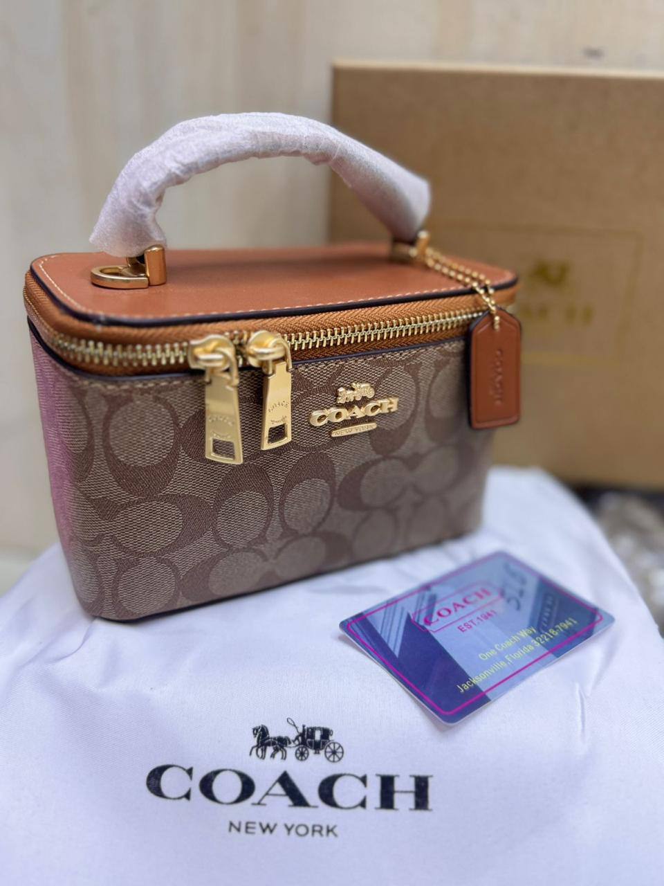 💗 Coach
1⃣️ First quality +🎁
Size: 18 * 11 cm
85 dhs🪙🌨️

with box🎁

Zain115
♥️♥️♥️