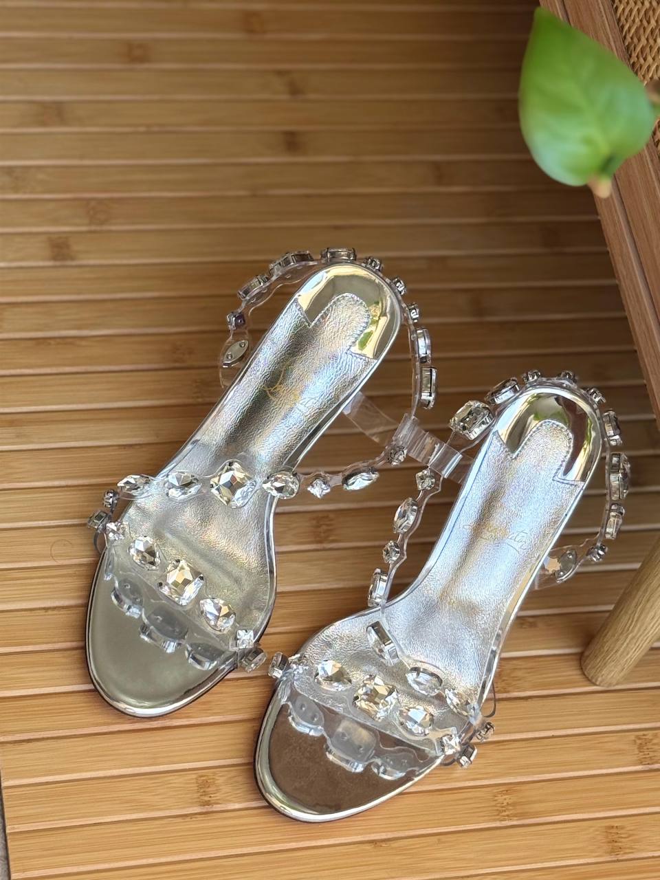 Christian Louboutin
Super Master

𝗦𝗶𝘇𝗲 𝟯𝟲 𝘁𝗼 𝟰𝟭 

550 dhs✅

Zain302
♥️♥️♥️