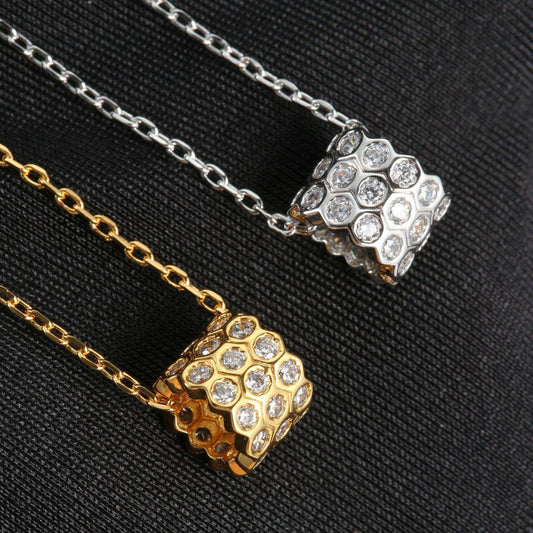 CHAUMET ❤️‍🔥
Necklace 💥
Master quality 💯

With black boxes 📦 
45 dhs🪙💕

With master box 🗃️ 
120 dhs🪙💕

Zain216
♥️♥️♥️