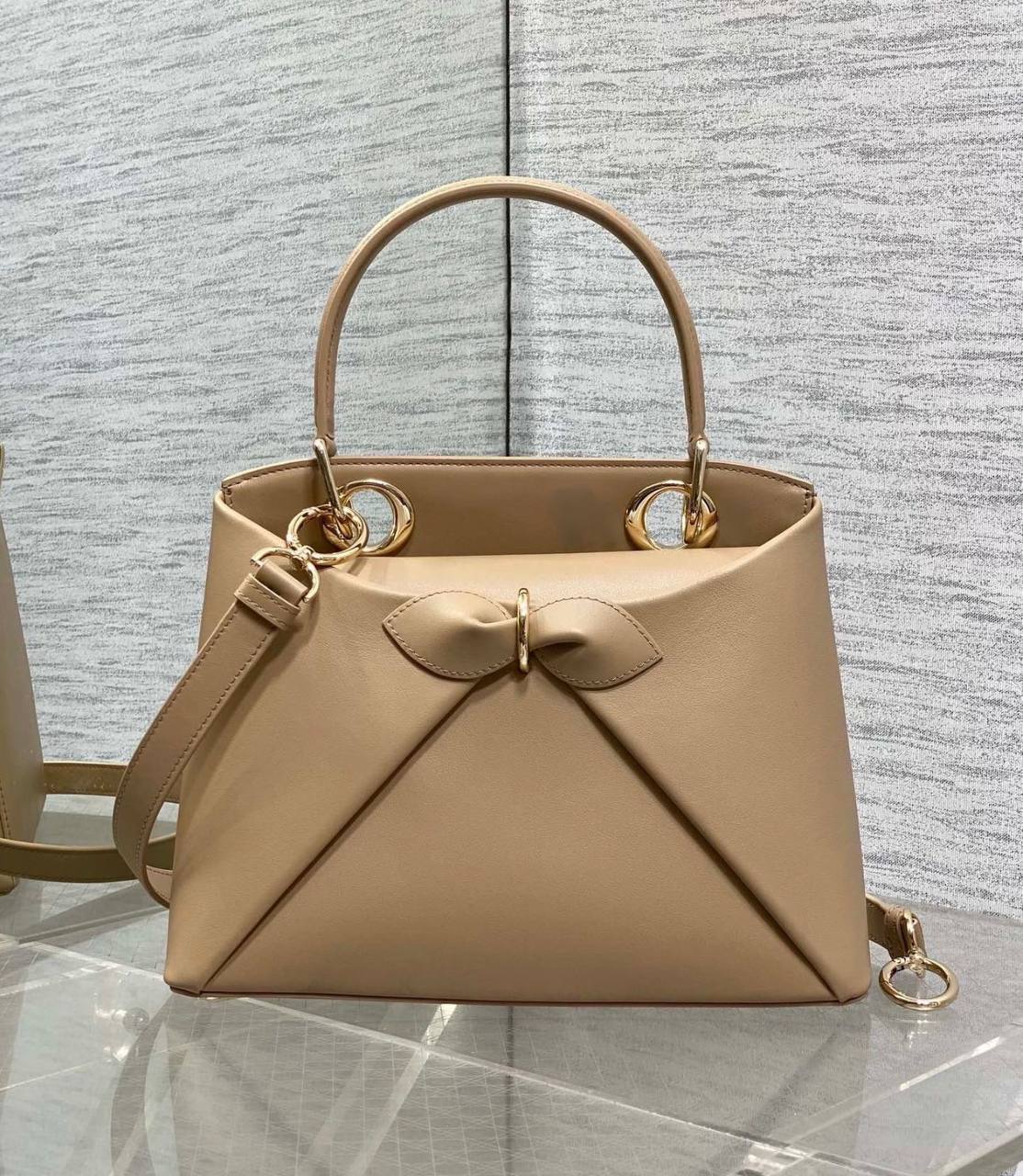 DIOR 
 GOOD QUALITY 
105 dhs🇦🇪🇦🇪

Zain39
♥️♥️♥️