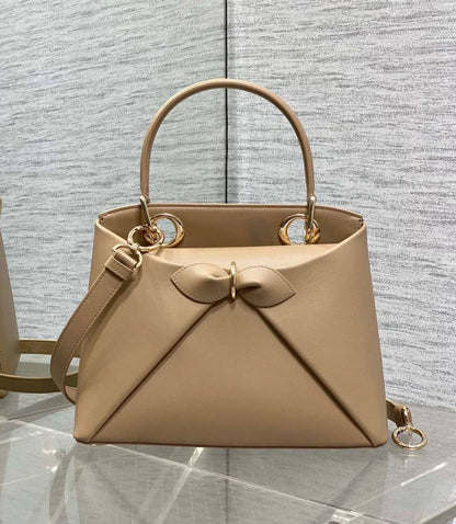 DIOR 
 GOOD QUALITY 
105 dhs🇦🇪🇦🇪

Zain39
♥️♥️♥️