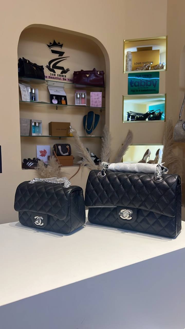 Chanel
very good quality
Size 25 cm  120 dhs💛
Size 20 cm  110 dhs💛

Zainstore
♥️♥️♥️
Zc