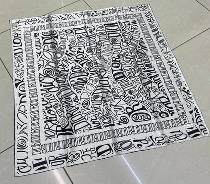 Silk square scarf 
40 dhs🪙💚

Zain93
♥️♥️♥️