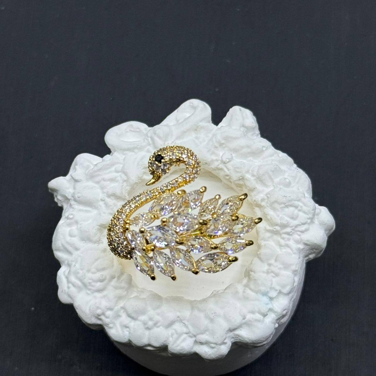 Fashion quality ❤️‍🔥*
Ring 💍 
Free size 
With black boxes 🗃️ 
30 dhs🪙💚

Zain216
♥️♥️♥️