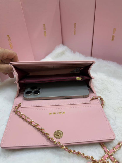 NEW CAME 
MIU MIU BAG
GOOD QUALITY 
45 dhs❣️

WITHBOX
🎁🎁🎁

SIZE- 20*12*3

Zain40
♥️♥️♥️