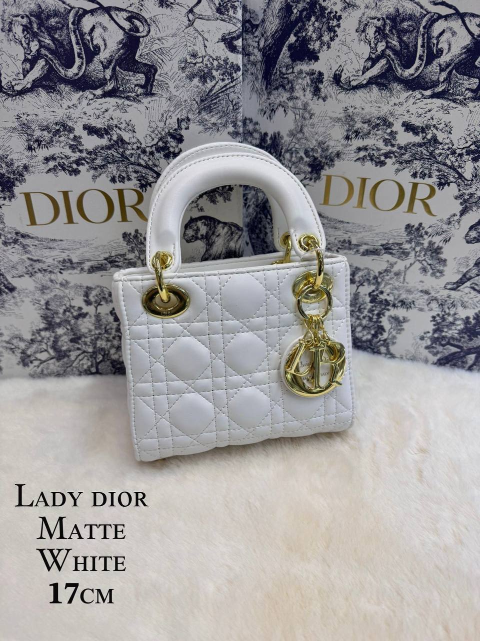 Dior
 (𝐥𝐚𝐝𝐲)
𝐰𝐢𝐭𝐡 𝐛𝐨𝐱 
🎁🎁🎁

𝐥𝐞𝐚𝐭𝐡𝐞𝐫 𝐦𝐚𝐭𝐭𝐞
𝐬𝐢𝐳𝐞:17𝐜𝐦
100 dhs🪙🖤

Zain56
♥️♥️♥️