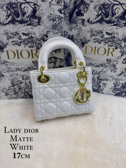 Dior
 (𝐥𝐚𝐝𝐲)
𝐰𝐢𝐭𝐡 𝐛𝐨𝐱 
🎁🎁🎁

𝐥𝐞𝐚𝐭𝐡𝐞𝐫 𝐦𝐚𝐭𝐭𝐞
𝐬𝐢𝐳𝐞:17𝐜𝐦
100 dhs🪙🖤

Zain56
♥️♥️♥️