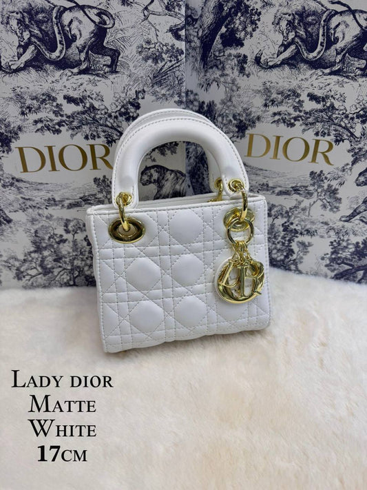 Dior
 (𝐥𝐚𝐝𝐲)
𝐰𝐢𝐭𝐡 𝐛𝐨𝐱 
🎁🎁🎁

𝐥𝐞𝐚𝐭𝐡𝐞𝐫 𝐦𝐚𝐭𝐭𝐞
𝐬𝐢𝐳𝐞:17𝐜𝐦
100 dhs🪙🖤

Zain56
♥️♥️♥️
