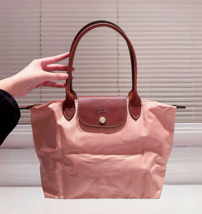 LONGCHAMP
HIGH QUALITY MEDUIM SIZE 
85 dhs✅

Zain39
♥️♥️♥️