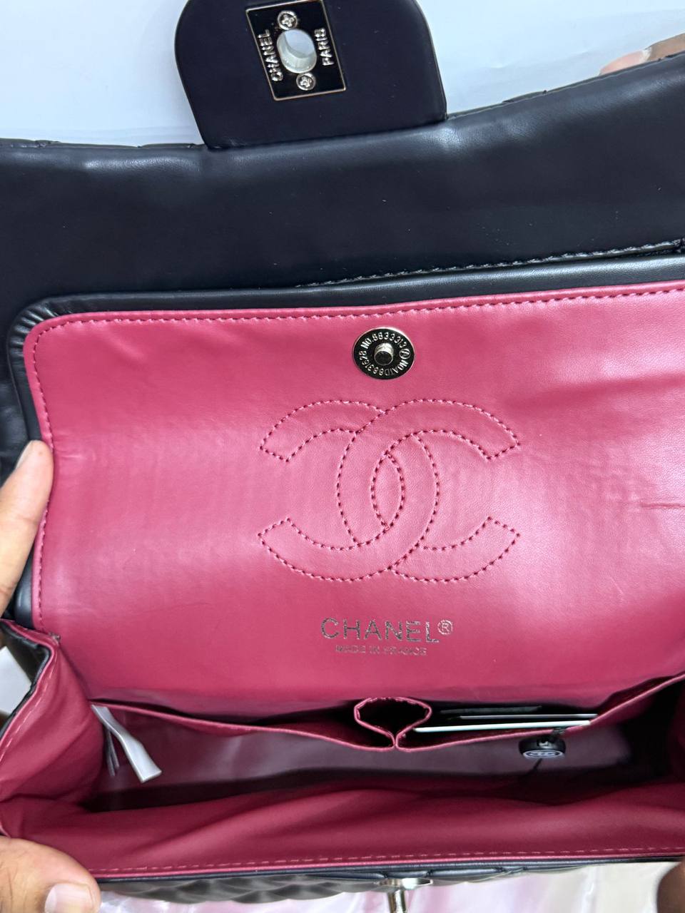 Chanel 
New arrival 
Size 25cm
110 dhs💓
With box 📦

Zain70
♥️♥️♥️
