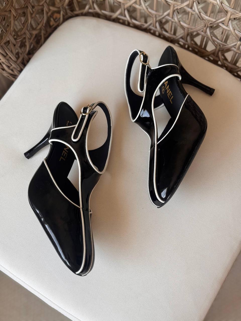 CHANEL 🤍
🤩Available new 😍😍
Size: 36 to 41
Super master quality
450 dhs✅

Zain198
♥️♥️♥️