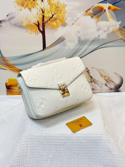 LV

Best quality

With box’s
🎁🎁🎁

115 dhs❤️
size 25cm

Zain158
♥️♥️♥️