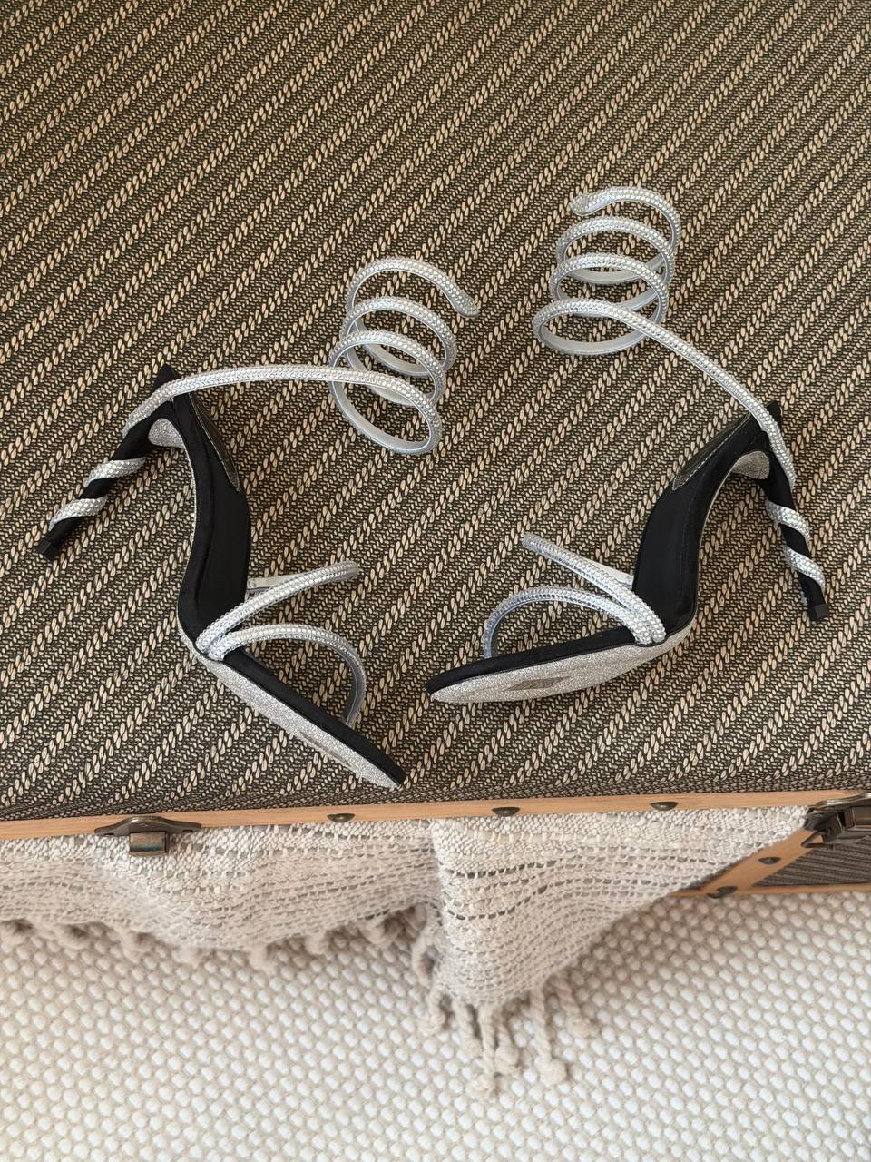 RENE CAOVILLA
Size: 36 to 41
Super master quality 
500 dhs🇦🇪

Zain198
♥️♥️♥️