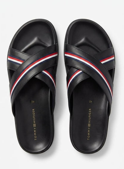 Slippers
Size 40 TO 45 
120 dhs✅

Zain183
♥️♥️♥️