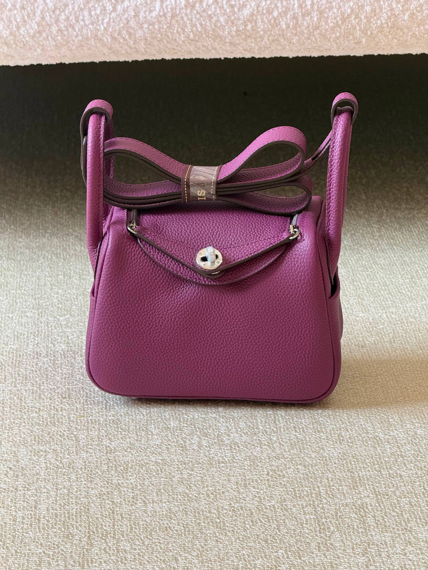 Hermes mini Lindy 18cm💥Master quality ✅with box 📦 
340 dhs✅

Zain51
♥️♥️♥️