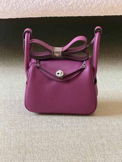 Hermes mini Lindy 18cm💥Master quality ✅with box 📦 
340 dhs✅

Zain51
♥️♥️♥️