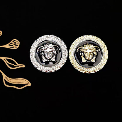 BROOCH🦋*
Good quality 🍁
With black boxes 📦 
20 dhs💓

With normal box 🗃️ 
And paper bag 🛍️
35 dhs💓

Zain216
♥️♥️♥️