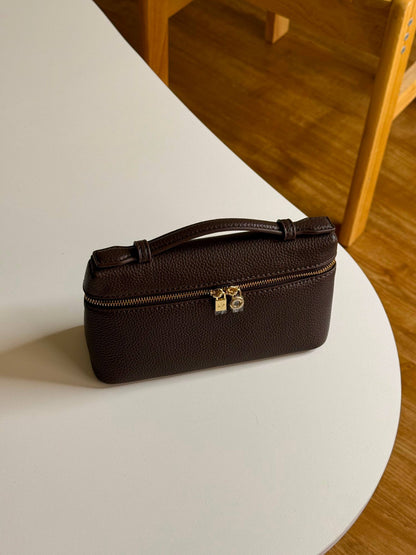 LORO PIANA 

19cm

320 dhs🇦🇪🇦🇪🇦🇪
 MASTER QUALITY
 With box🎁

Zain167
♥️♥️♥️