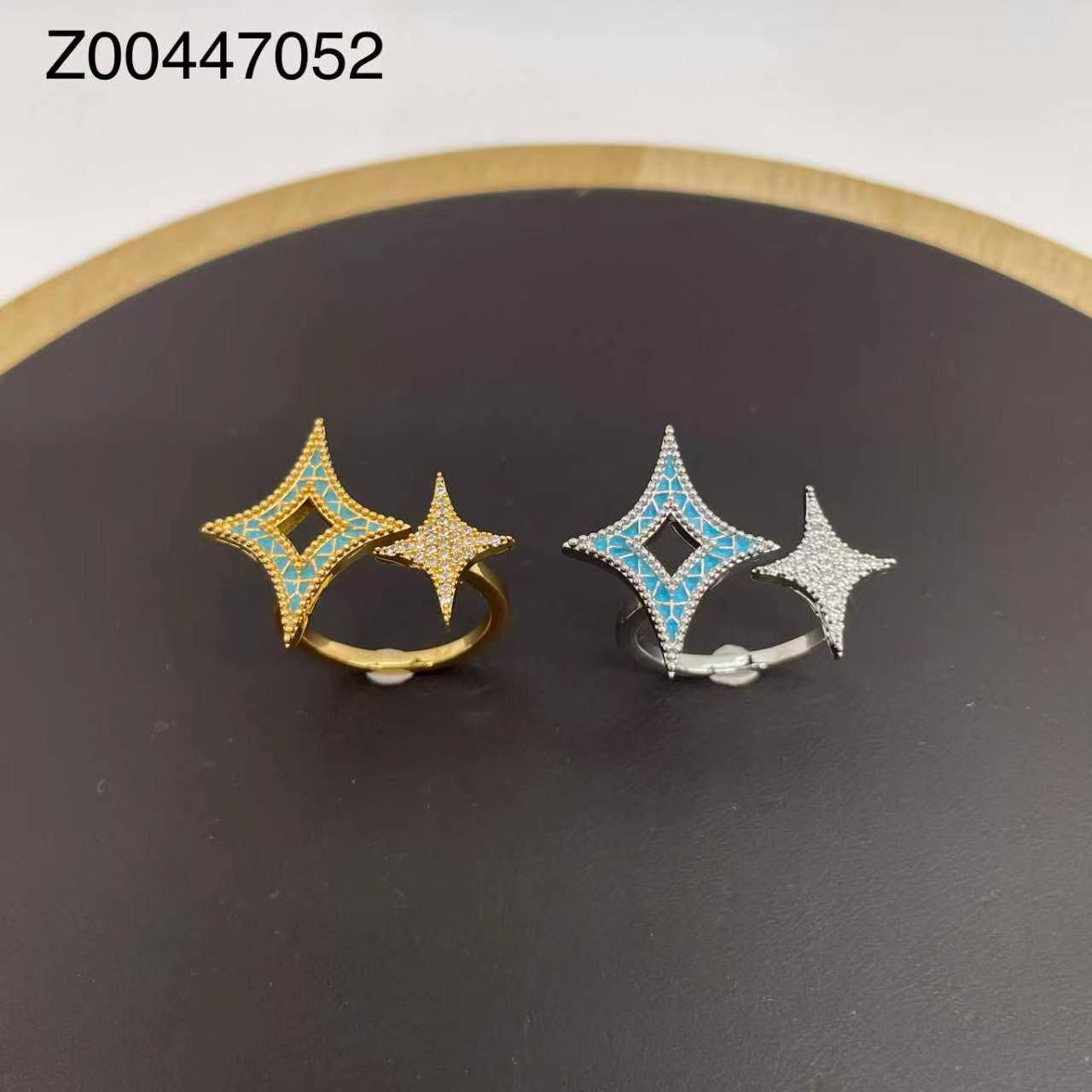 Ring 😍
Available size👇
7,8,9
good quality 💯
With brand boxes 🗃️ 
And paper bag 🛍️
35 dhs✅

Zain216
♥️♥️♥️