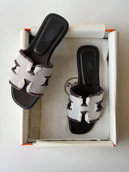 Hermes Oran
*_AAA Quality_*💫
450 dhs❣️
Size: 36 to 42

Zain81
♥️♥️♥️
