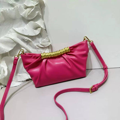 BOTTEGA
 NEW  CAME GOOD QUALITY 
WITH BOX 🎁🎁🎁

90 dhs✅

Zain39
♥️♥️♥️