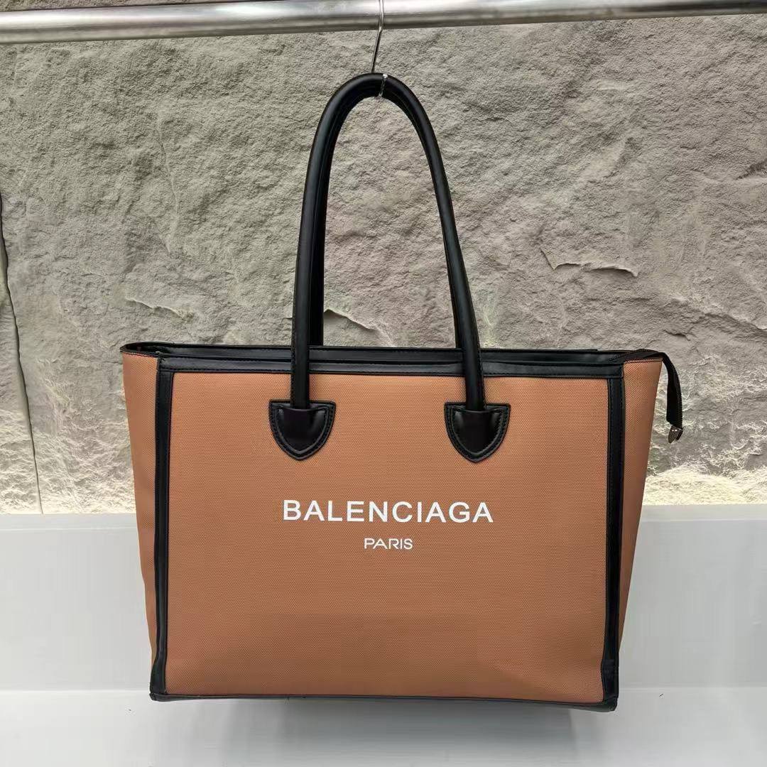 Balenciaga 
70 dhs🇦🇪

Zain232
♥️♥️♥️