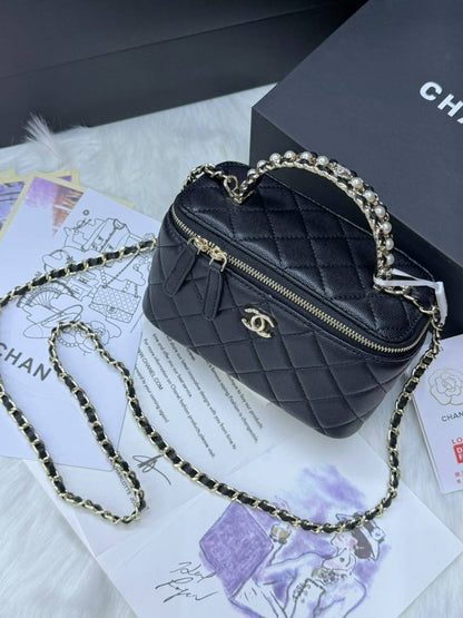 Chanel

150 dhs
With box

Zain38
♥️♥️♥️