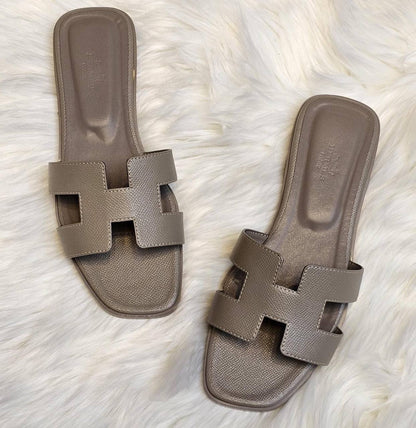 HERMES 
☘️ *SIZE  36  to 41 ☘️                                                                                                       
180 dhs✅

Zain224
♥️♥️♥️