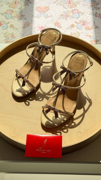 RENE CAOVILLA
Master quality 
Size: 36 to 41
450 dhs🖤

Zain318
♥️♥️♥️