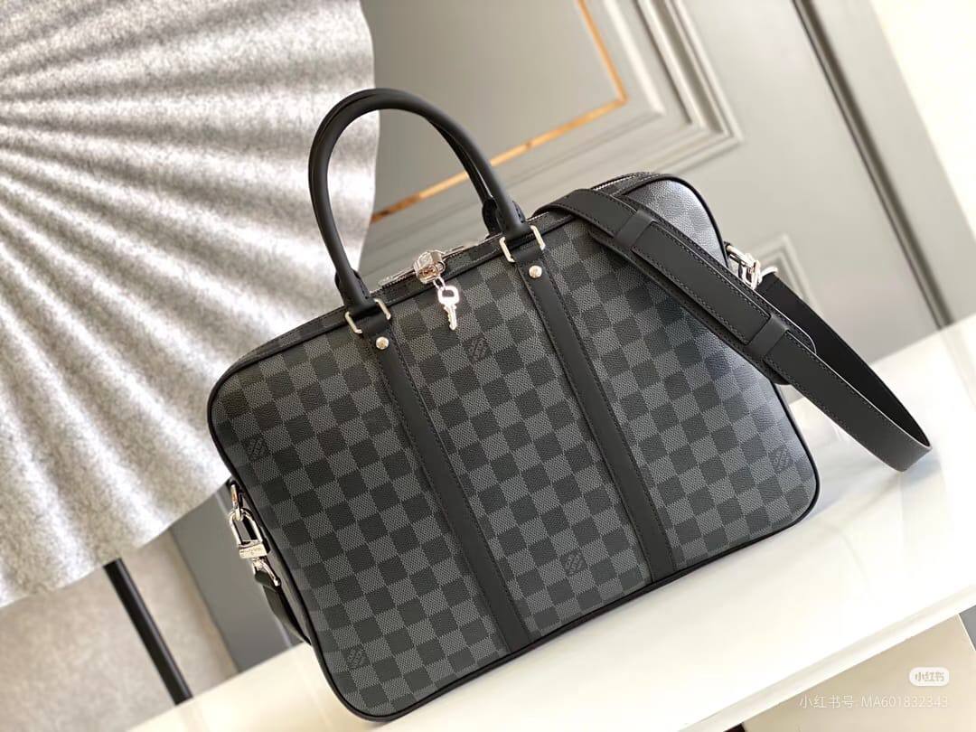 LV Master Bags 
New Stock
For Price 👇 WTSP Text Zain 0568585901

Zain10
♥️♥️♥️