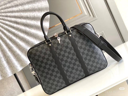 LV Master Bags 
New Stock
For Price 👇 WTSP Text Zain 0568585901

Zain10
♥️♥️♥️