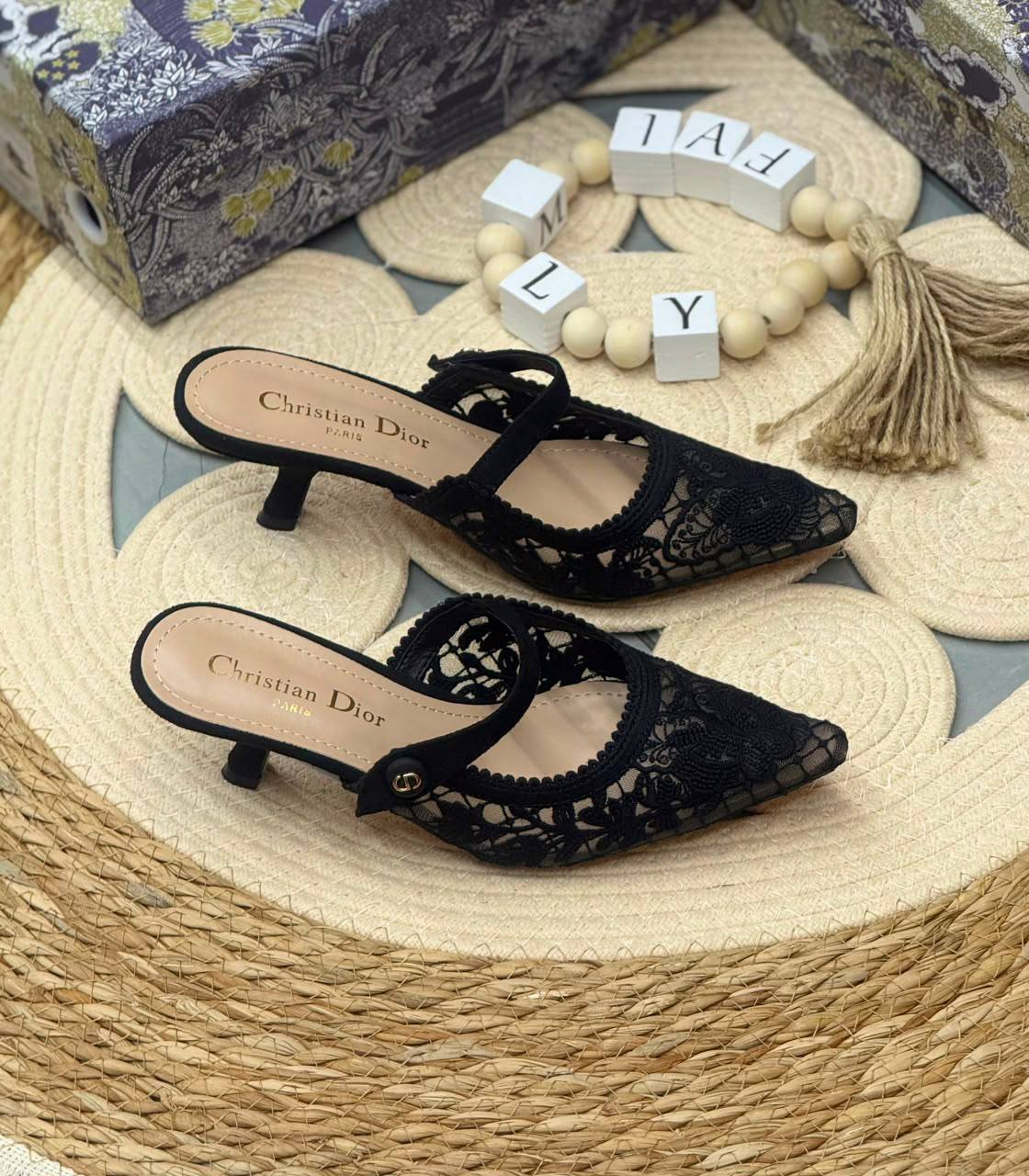 Dior 
🧨. Size 36 to 41 
150 dhs🇦🇪🇦🇪

Zain80
♥️♥️♥️