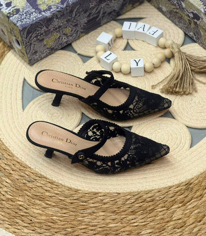 Dior 
🧨. Size 36 to 41 
150 dhs🇦🇪🇦🇪

Zain80
♥️♥️♥️