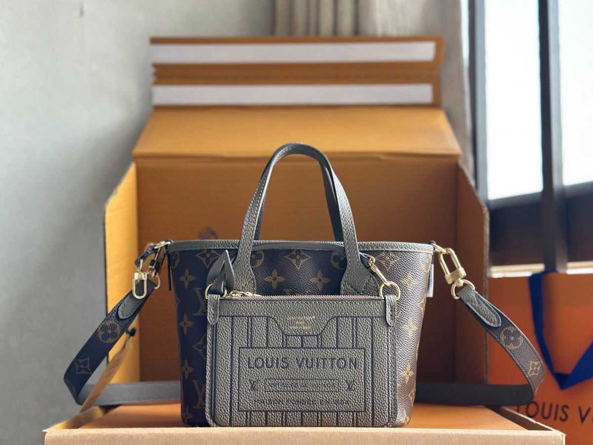 Louis Vuitton
Pattern:Classic LV Monogram Canvas
Color:Brown Monogram with grey/greige leather trim
Style:Top-handle and shoulder bag
Hardware:Gold-tone
Material: Coated Monogram canvas 
with leather trim
Size:* 39 x 30 x 15 cm

For Price 👇 WhatsApp✅
056