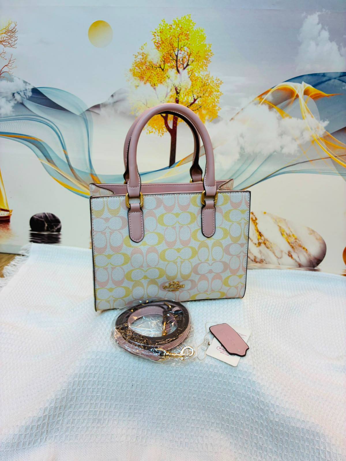 COACH

Best quality 

without box

100 dhs🇦🇪🇦🇪

size 25CM

Zain290
♥️♥️♥️