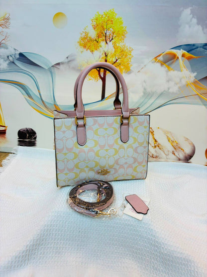 COACH

Best quality 

without box

100 dhs🇦🇪🇦🇪

size 25CM

Zain290
♥️♥️♥️