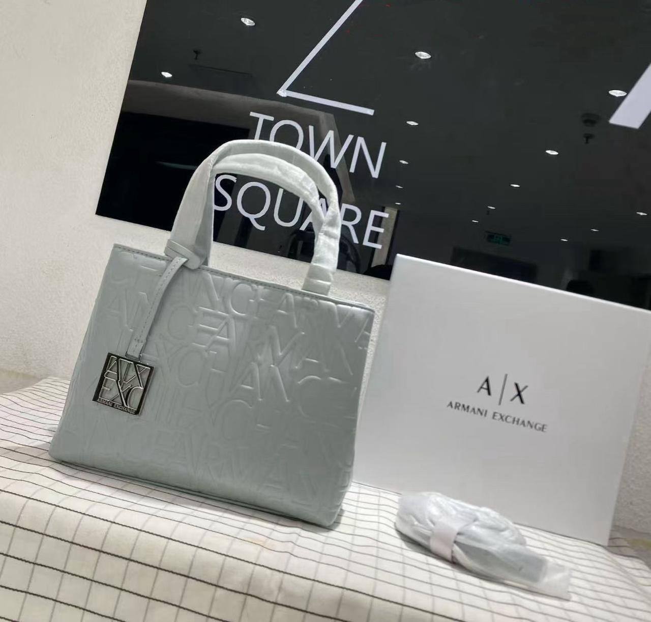 A | X
Armani Exchange
115 dhs🪙🖤
high quality 32Cm  
New come

Zain26
♥️♥️♥️