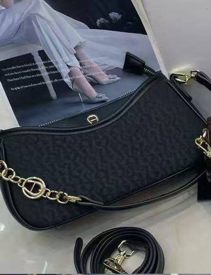 Aigner

Good quality 

Size:25*cm

110 dhs🇦🇪🇦🇪

Zain70
♥️♥️♥️