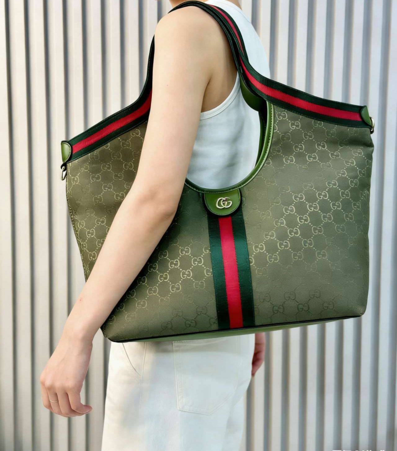 GUCCI 
NEW CAME GOOD QUALITY 
130 dhs👑

Zain39
♥️♥️♥️