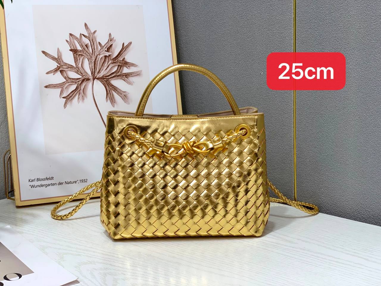 Bottega
 25cm 
with box 
110 dhs✅

Zain168
♥️♥️♥️