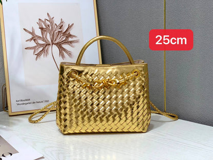 Bottega
 25cm 
with box 
110 dhs✅

Zain168
♥️♥️♥️