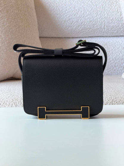 Hermes Getta 

20cm💕

master quality

😍with box❤️

360 DHS🇦🇪🇦🇪

Zain52
♥️♥️♥️