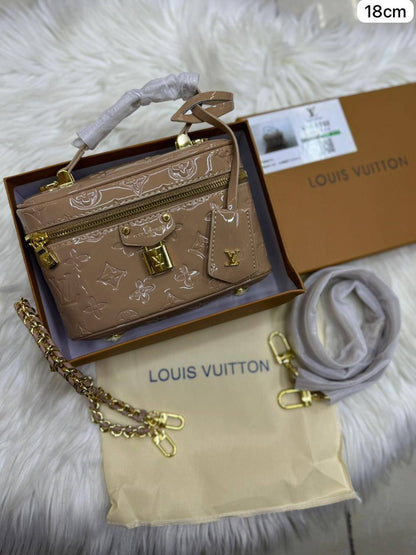 🌟 LV Vanity
1️⃣ First quality +🎁
Size :  18 * 12 cm
85 dhs✅
with box🎁

Zain115
♥️♥️♥️