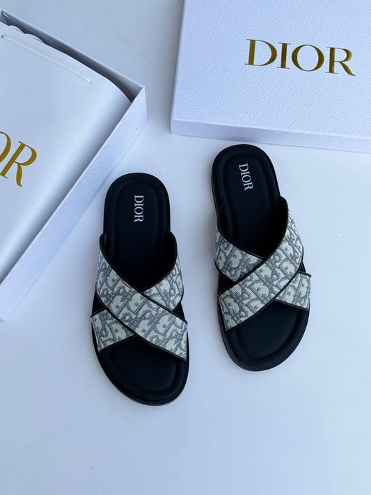Dior Slippers
Size 40 to 46  
Good quality 
105 dhs✅

Zain79
♥️♥️♥️