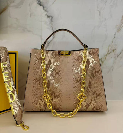 FENDI COPY ONE

 NEW CAME 

WITH BOX 
🎁🎁🎁

180 dhs🪙🌨️

Zain39
♥️♥️♥️