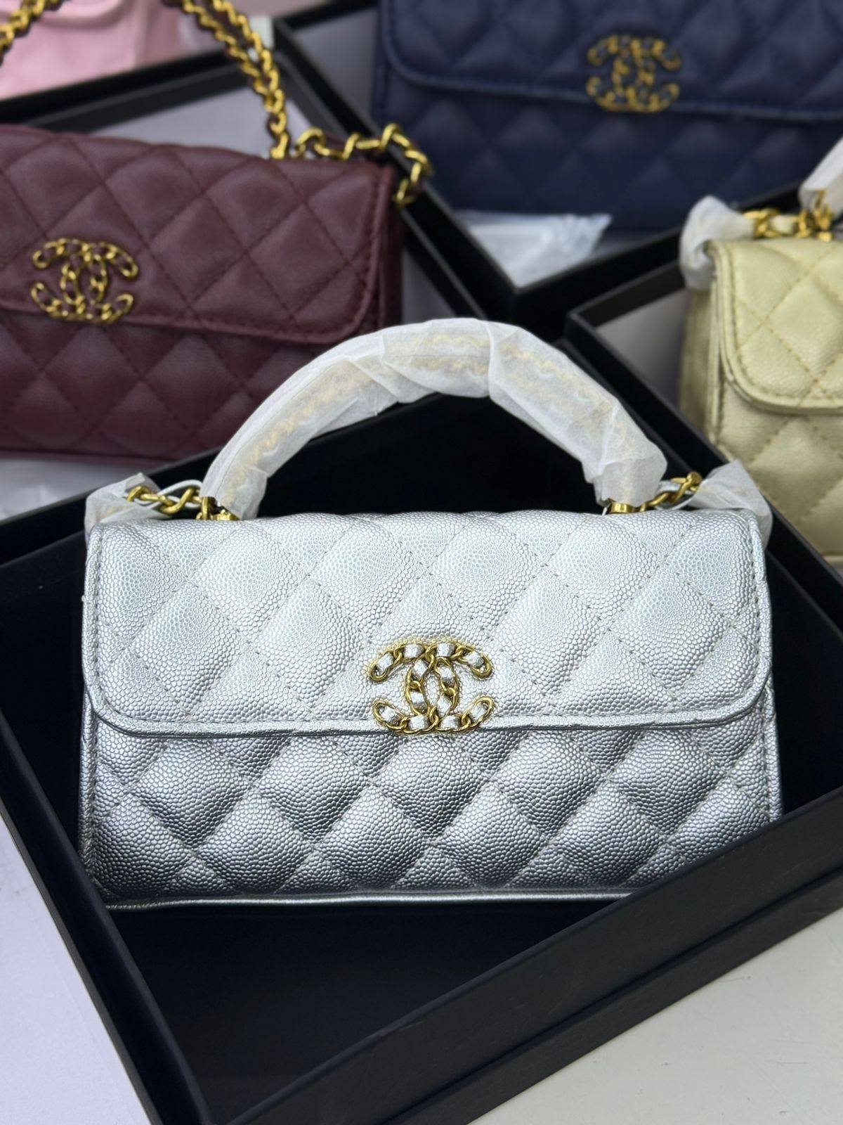 CHANEL 23P KELLY🆕
GOOD QUALITY ☘️

95 dhs🪙🌨️

WITH BOX 📦

Zain28
♥️♥️♥️