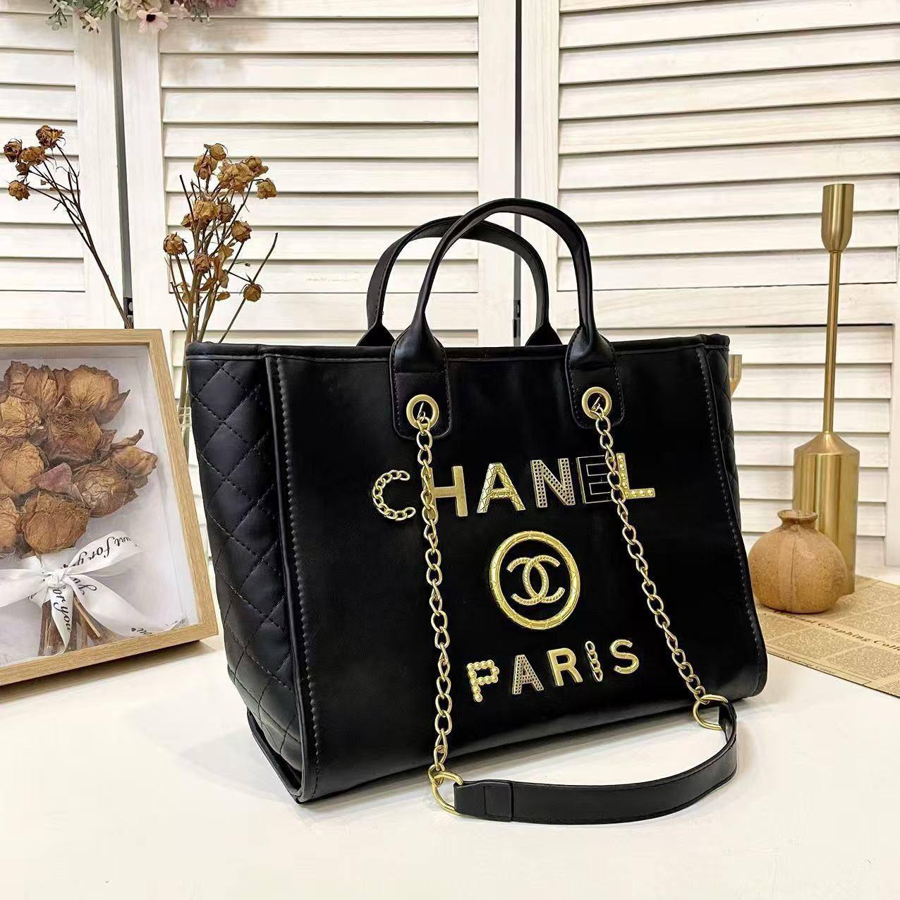 Chanel
33*27*13 cm
80 dhs🪙🌨️

Zain17
♥️♥️♥️