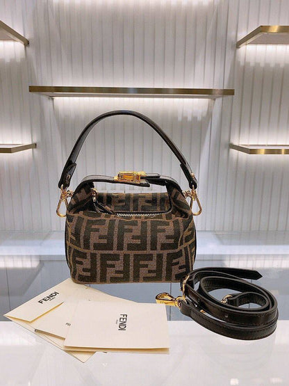 Fendi
70 dhs❤️

With box
🎁🎁🎁

Zain219
♥️♥️♥️